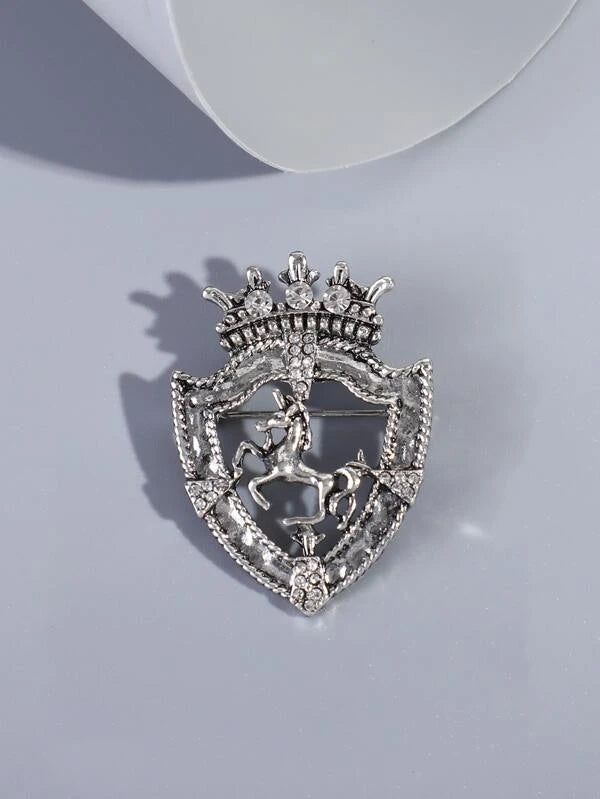 Men Animal Decor Shield Design Brooch