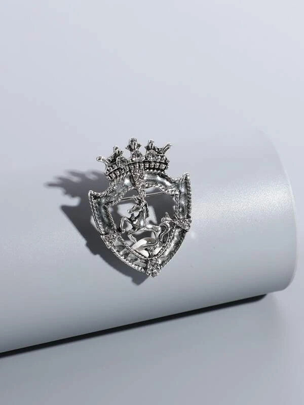 Men Animal Decor Shield Design Brooch